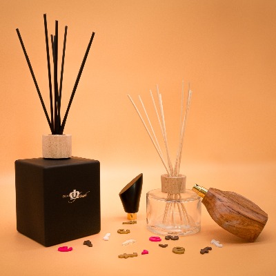 Screen printing and lacquering for perfume diffusers